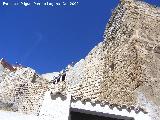 Castillo de las Peuelas. Muralla que parte del torren rectangular