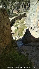 Castillo de Tscar. Bajada de la torre al patio de armas