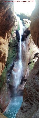 Cueva del Agua. Cascada