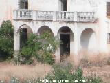 Cortijo de Valdecanales. Porche con balaustrada