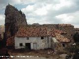 Castillo Casa Fuerte de Miller. La gran roca de la izquierda hace de Torre del Homenaje