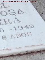 Cementerio de Bujaraiza. Ao de una tumba infantil