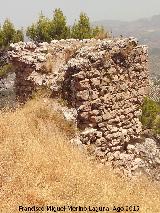 Castillo de Arenas. Recinto Inferior. Torreon junto a la puerta