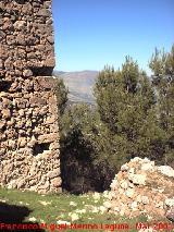 Castillo de Arenas. Recinto Inferior. Esquina del torren con habitculo