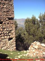 Castillo de Arenas. Recinto Inferior. Esquina del torren con habitculo