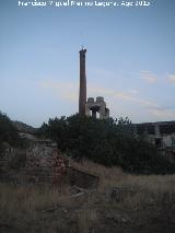 Antigua Almazara de los Robles. Chimenea