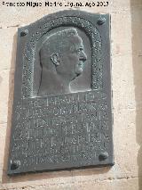 Jacinto Higueras. Placa al arquitecto Juan Moya Idgoras - beda