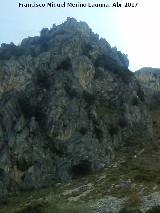 Castillo de Majada Hinojosa. Peasco donde se asienta