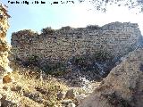 Castillo de Abrehuy. Bastin. Interior y muro del recinto principal