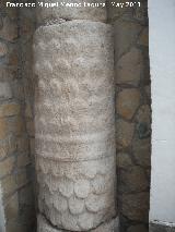 Columna romana del Arco del Postigo. 