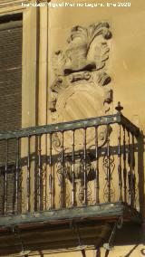 Palacete de la Calle Obispo Narv�ez n� 15. Escudo derecho
