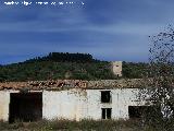 Cortijo Ventanaje. Cocheras y en un segundo plano su caseta de la Luz