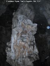 Cueva de los Esqueletos. Columna principal