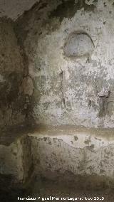 Ermita de San Torcuato. Banco y hornacina