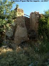 Convento de las Monjas. Restos de la cornisa de la capilla