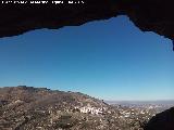 Pinturas rupestres de la Serrezuela de Pegalajar II. Vistas de La Guardia desde el interior del abrigo