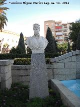 Monumento a los Marqueses de Linares. Marquesa