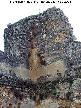 Castillo de la Aragonesa. Torren circular a intramuros