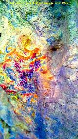 Pinturas rupestres y petroglifos Cueva del Clarillo. Tratada con Dstretch