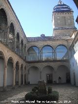 Hospital de Santiago. Torres. Desde el patio izquierdo