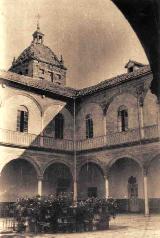 Hospital de Santiago. Patio Central. Foto antigua