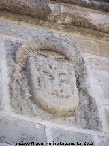 Iglesia de San Pedro. Escudo derecho de la portada norte