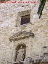 Iglesia de San Bartolom. Cruz, ventana y hornacina