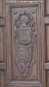 Casa de la Calle Antonio Moreno n� 31. Escudos izquierdos