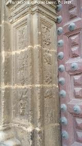 Sacra Capilla de El Salvador del Mundo. Detalle de la Portada de Santiago