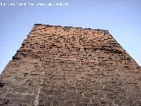 Puerta del Losal. Torre que defiende la puerta