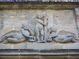 Palacio del Marqus de Mancera. Relieve de la ventana inferior del frontal de la torre