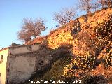 Muralla de Saludeja. Muralla detrs de las casas