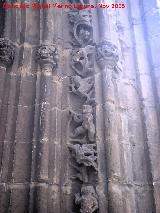 Iglesia de San Isidoro. Detalle de la portada izquierda