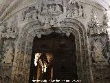 Monasterio de los Jer�nimos. Puerta principal con la estatua de Manuel I a la izquierda