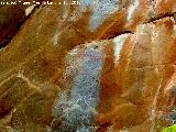 Pinturas rupestres del Puntal. Figura muy desvada del grupo II a la izquierda