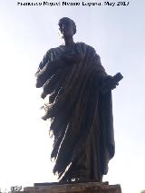 Monumento a Sneca. Estatua