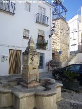 Fuente Plaza del Reloj. Al fondo la torre del reloj