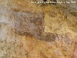 Pinturas rupestres de la Cueva del Engarbo I. Grupo II. Panel VII. Restos del toro ms a la izquierda con una flecha o lanza clavada en la parte inferior y otra en la parte superior