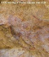 Pinturas rupestres de la Cueva del Engarbo I. Grupo II. Panel VII. Detalle del tocado y brazos con sus manos del antropomorfo agachado inferior en representacin de danza