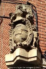 Casa de la Calle Riquelme n 19. Escudo