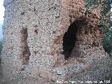 Torre Sur de Santa Catalina. Puerta a la izquierda y hueco abierto en su base a la derecha