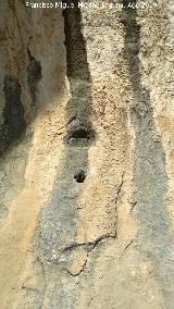 Pinturas rupestres y cazoletas Abrigo Trepada del Clarillo III. Cazoletas