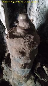 Eremitorio de las Grajas. Estalagmita cortada en tiempos remotos