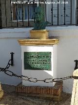 Busto a Julio Mariscal Montes. 