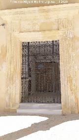 Castillo Palacio de los Ribera. Puerta en el patio