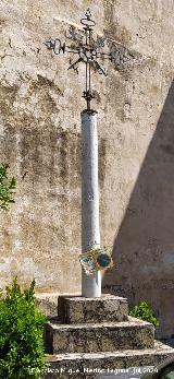 Cruz de la Plaza Antonio Fern�ndez Bernal. 