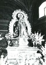 Virgen de la Estrella. Talla de la Virgen de la Estrella, policromada, con el manto por encima en el altar de la Ermita, das antes de su ltima restauracin. Foto de Pedro Merino Megas