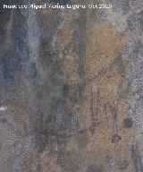 Pinturas rupestres de la Cueva del Plato grupo III. Zigzag al lado del ojo