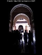 Alhambra. Sala de los Abencerrajes. Salida al Patio de los Leones