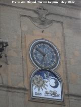 Ayuntamiento de Alcal la Real. Reloj lunar
